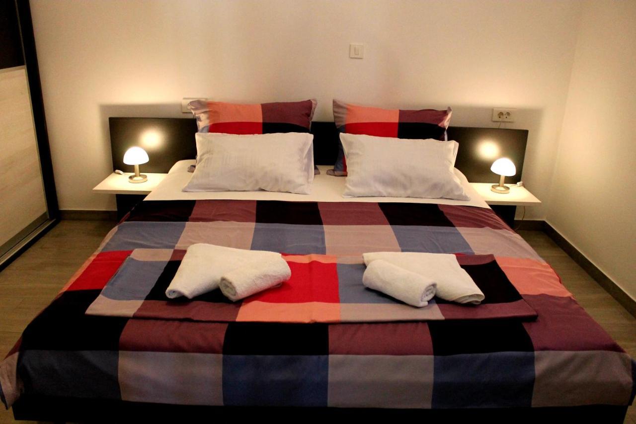 Apartmani Mladenka マリンスカ エクステリア 写真