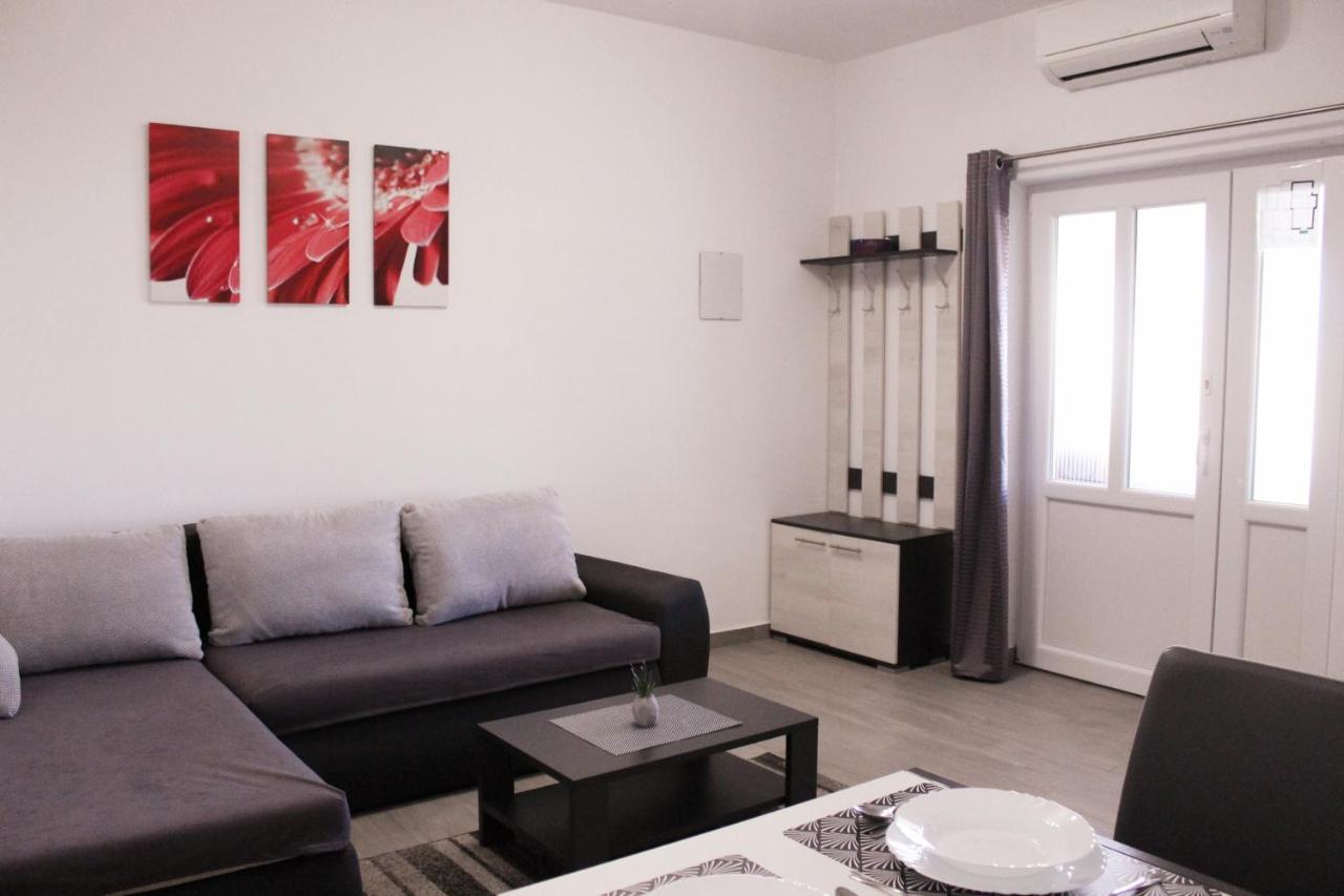 Apartmani Mladenka マリンスカ エクステリア 写真
