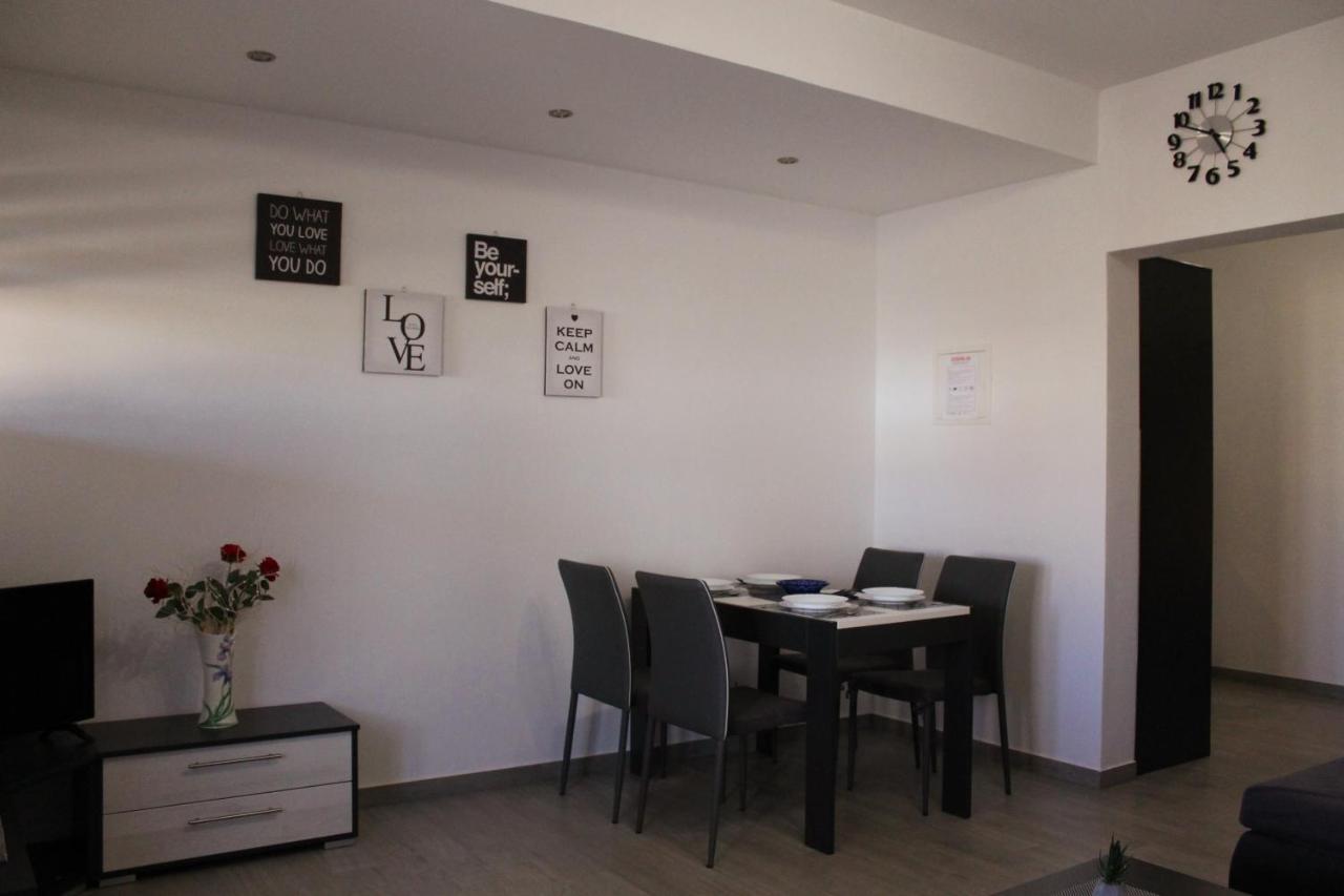 Apartmani Mladenka マリンスカ エクステリア 写真
