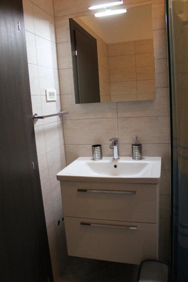 Apartmani Mladenka マリンスカ エクステリア 写真