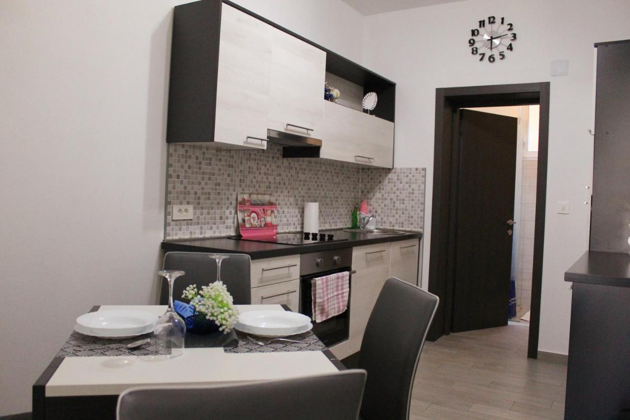 Apartmani Mladenka マリンスカ エクステリア 写真