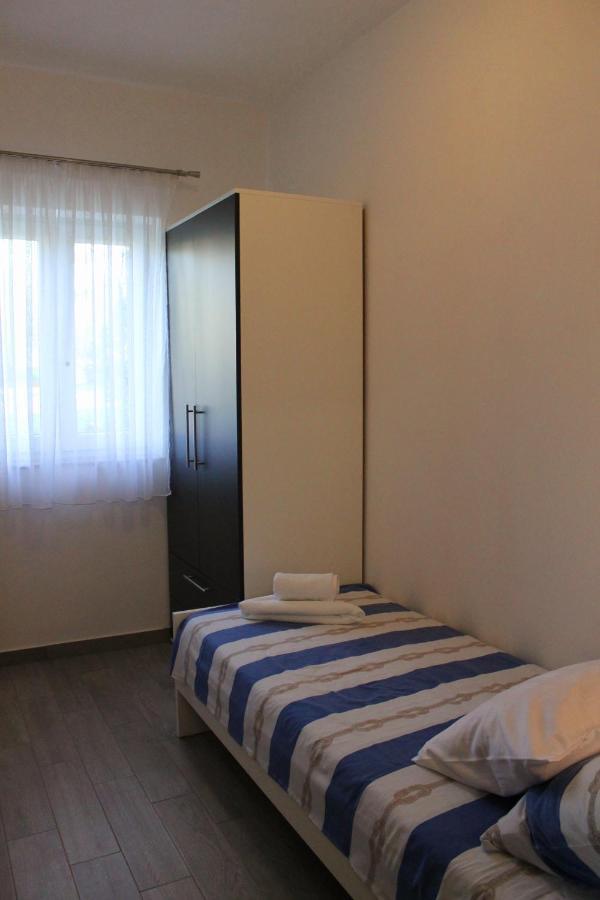 Apartmani Mladenka マリンスカ エクステリア 写真