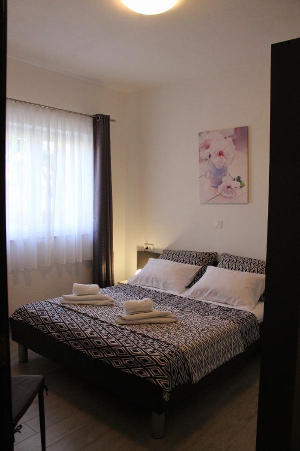 Apartmani Mladenka マリンスカ エクステリア 写真