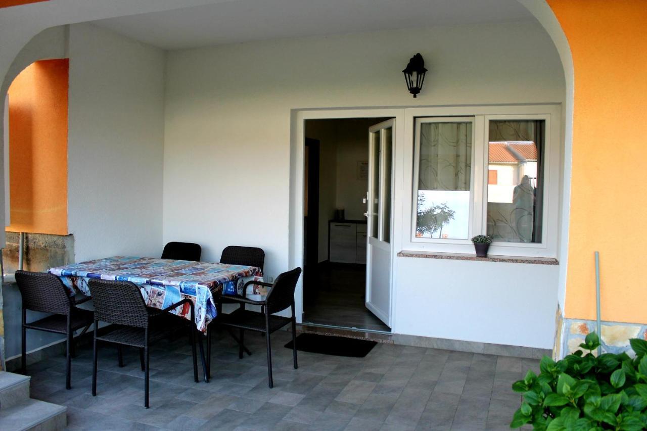 Apartmani Mladenka マリンスカ エクステリア 写真