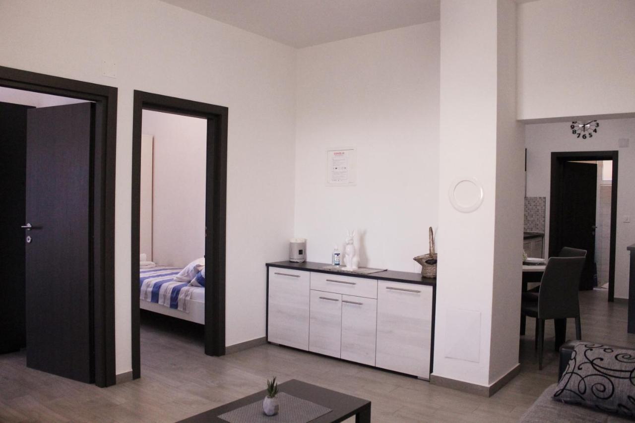 Apartmani Mladenka マリンスカ エクステリア 写真
