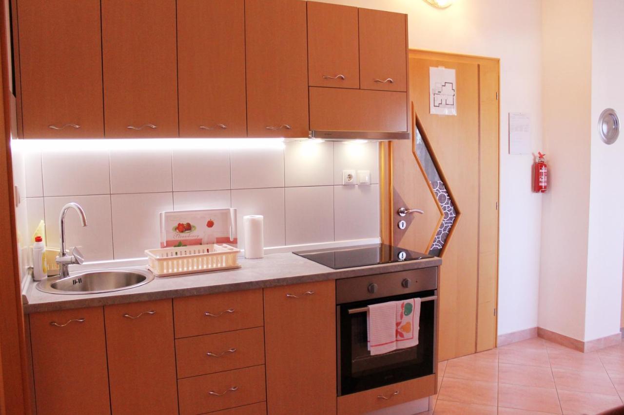 Apartmani Mladenka マリンスカ エクステリア 写真