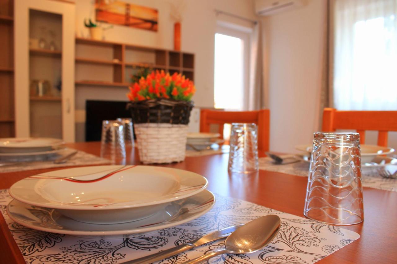 Apartmani Mladenka マリンスカ エクステリア 写真