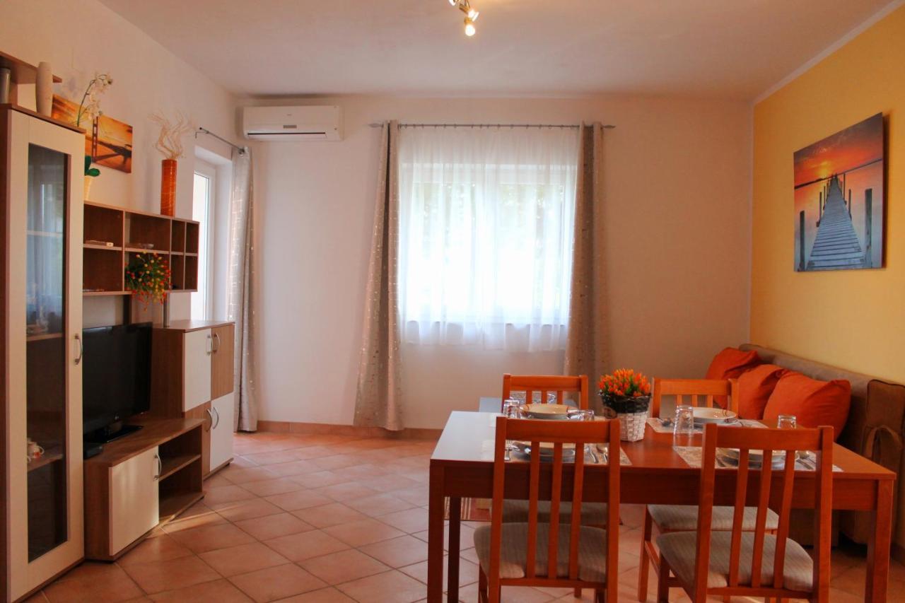 Apartmani Mladenka マリンスカ エクステリア 写真