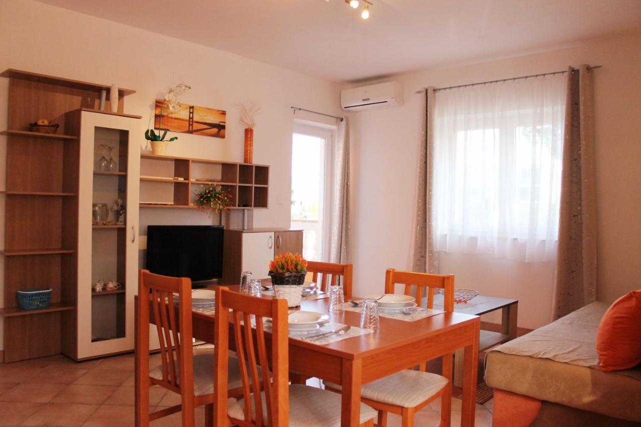 Apartmani Mladenka マリンスカ エクステリア 写真