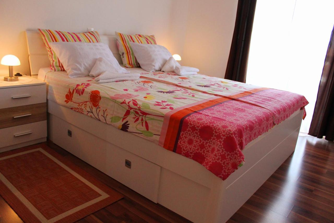 Apartmani Mladenka マリンスカ エクステリア 写真