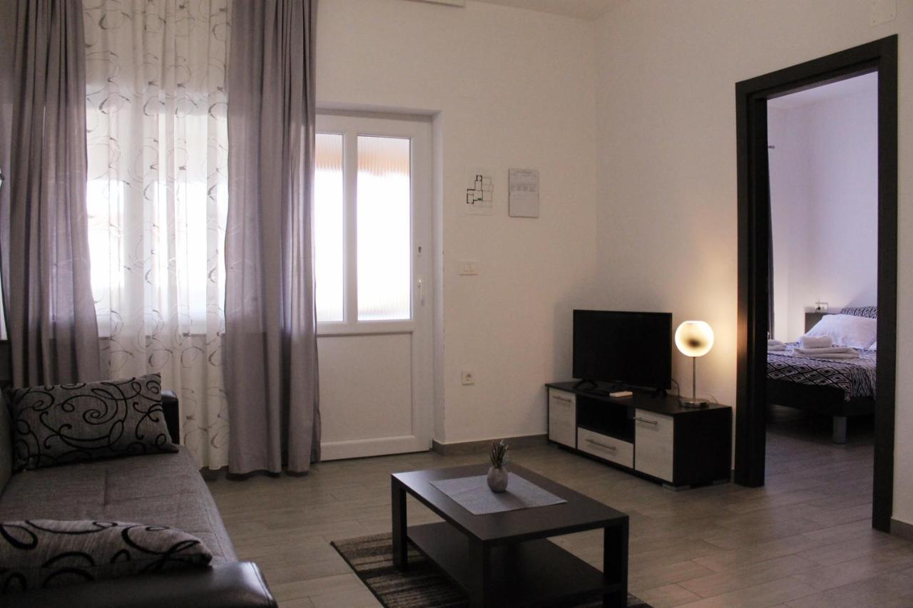 Apartmani Mladenka マリンスカ エクステリア 写真