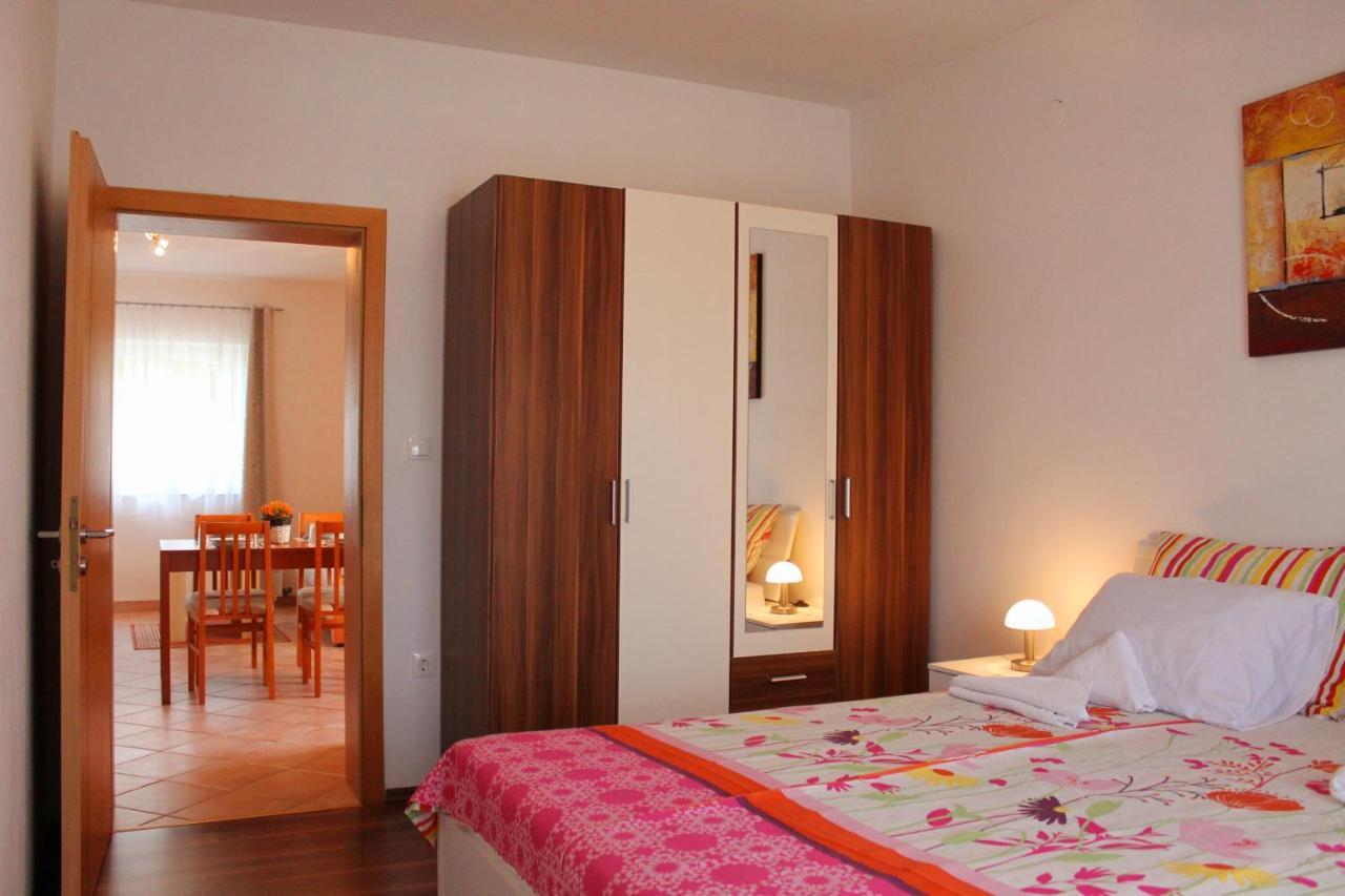 Apartmani Mladenka マリンスカ エクステリア 写真
