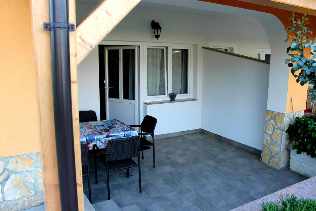 Apartmani Mladenka マリンスカ エクステリア 写真