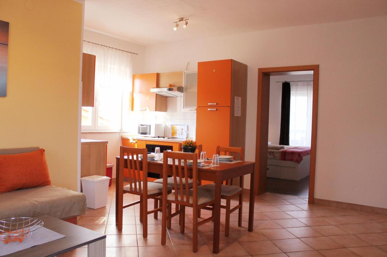 Apartmani Mladenka マリンスカ エクステリア 写真