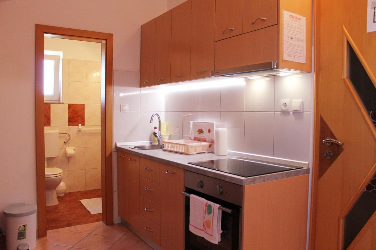 Apartmani Mladenka マリンスカ エクステリア 写真