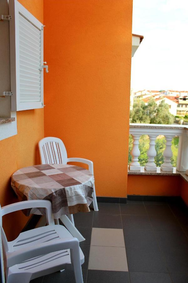 Apartmani Mladenka マリンスカ エクステリア 写真