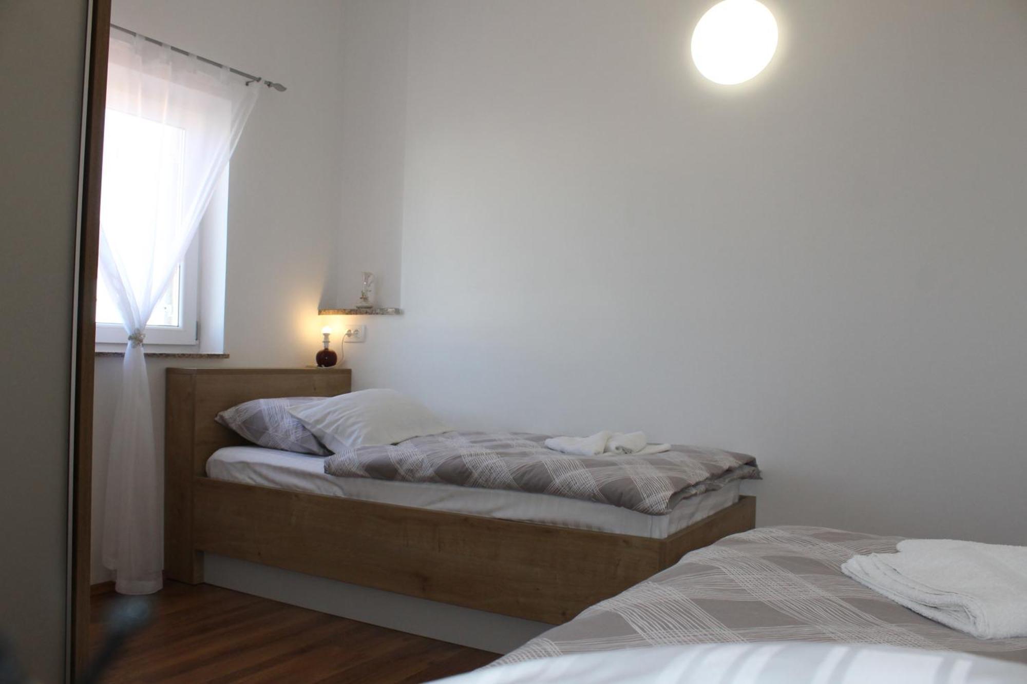 Apartmani Mladenka マリンスカ エクステリア 写真