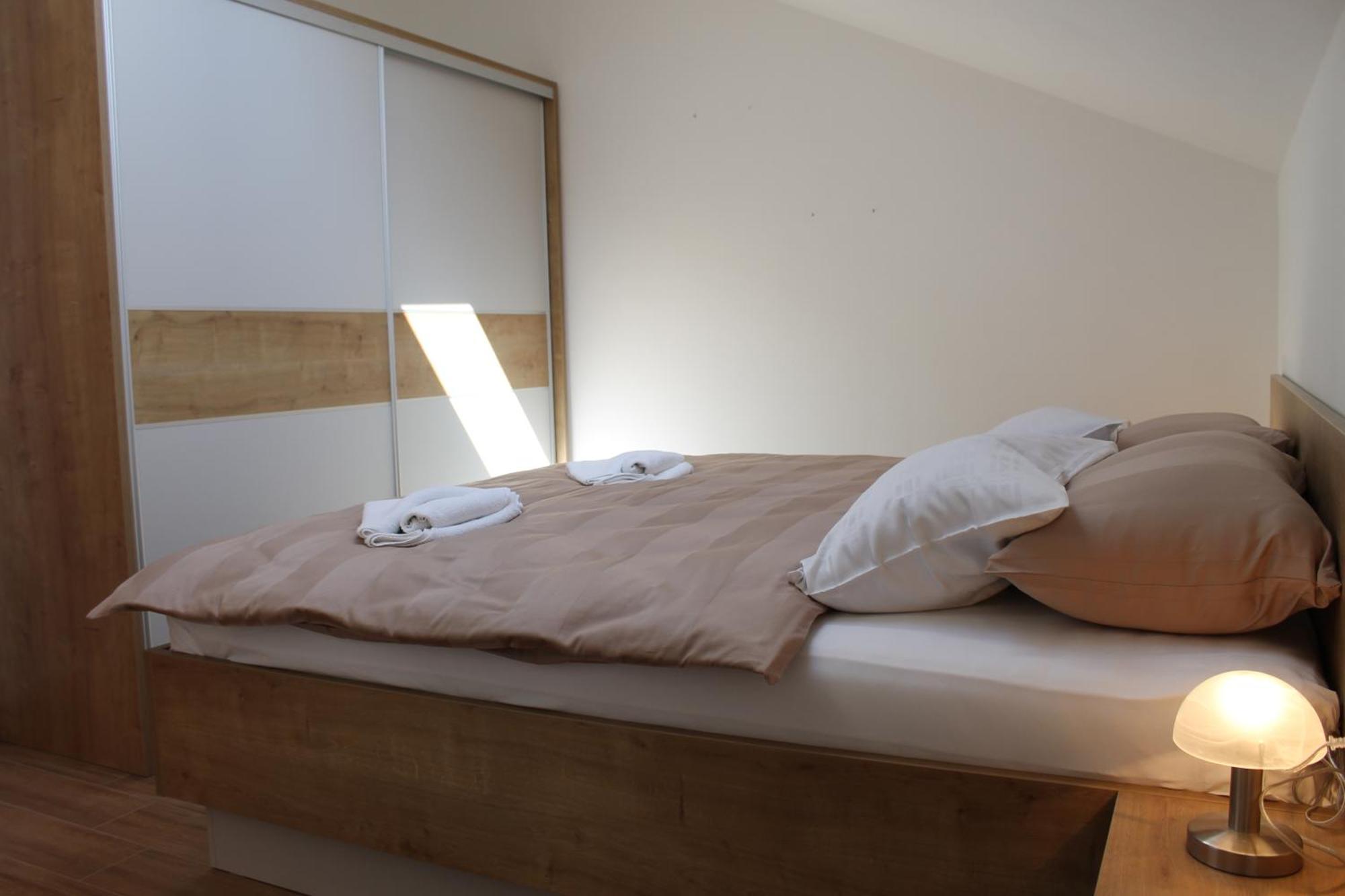 Apartmani Mladenka マリンスカ エクステリア 写真